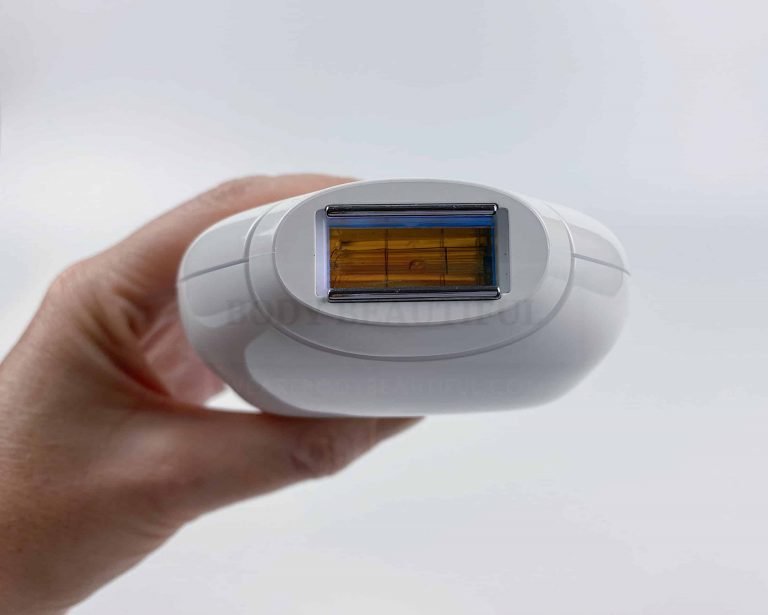 The small 1 by 2cm flash window on the Iluminage Precise Touch fits your facial contours and other smaller areas very well.