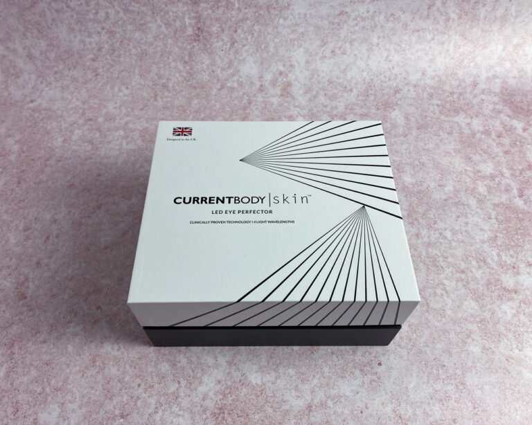 Simple, neat & sophisticated small cardboard box containing the Eye Perfector