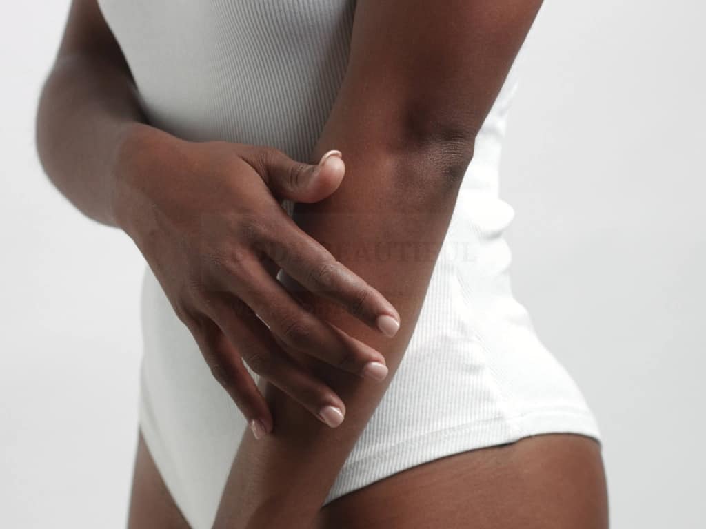 Most at-home devices aren't safe for dark skin because the intense light burns your skin - but you do have a few options which are safe. Learn more in this round-up...
